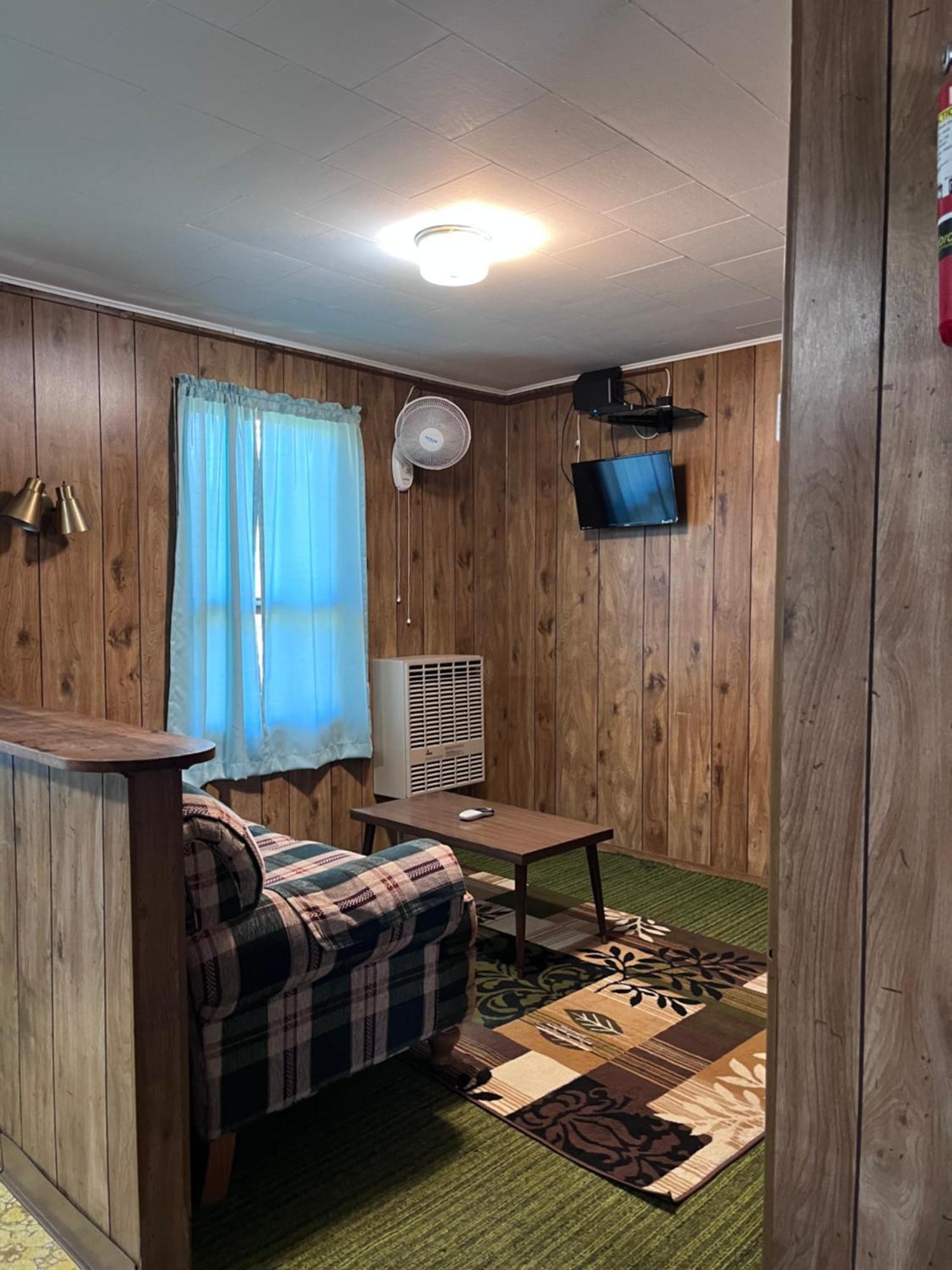 Musky Joe'S Twin Pines Resort New Post Екстериор снимка
