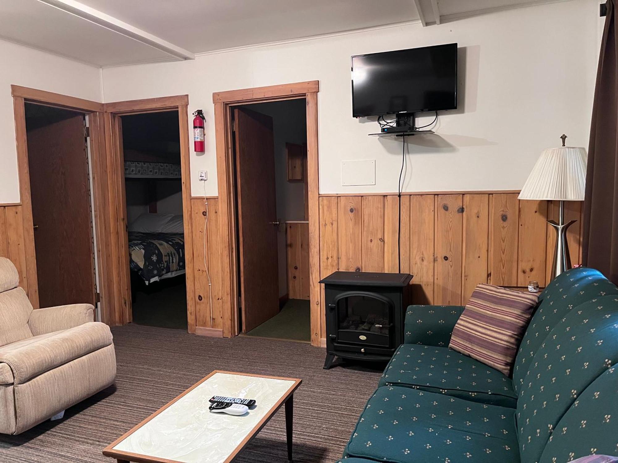 Musky Joe'S Twin Pines Resort New Post Екстериор снимка